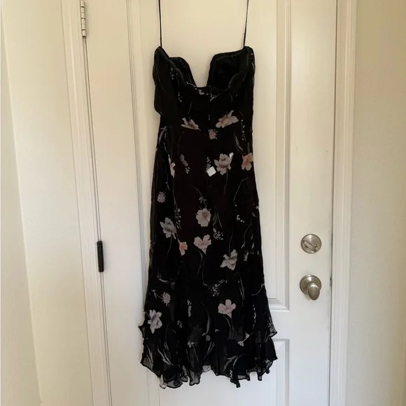 Katie May
Nami Gown - Picture 6 of 12